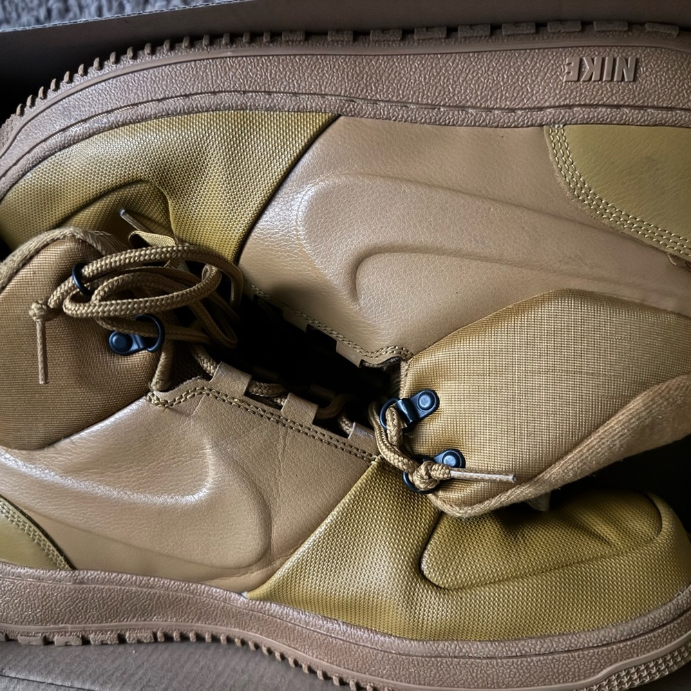 Nike Men's Tan Sneaker Boots